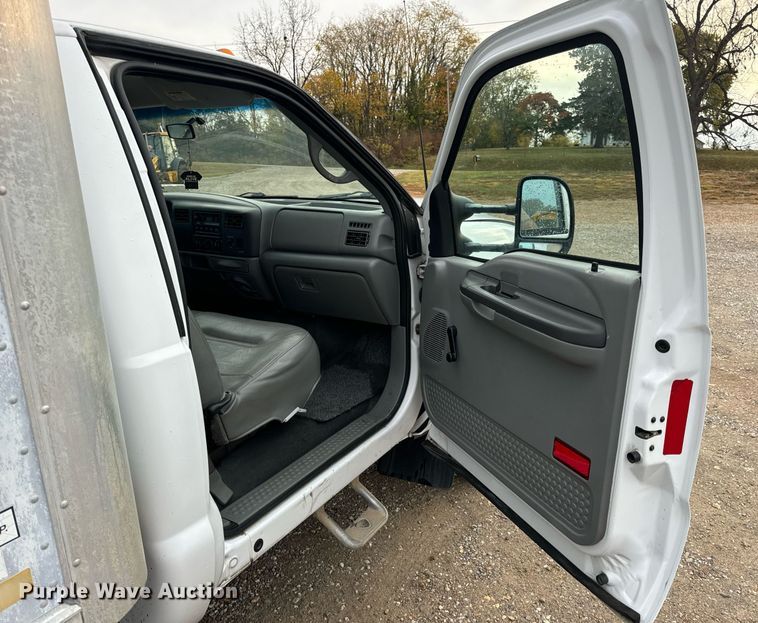 image for item EH7167 2002 Ford F450  box truck