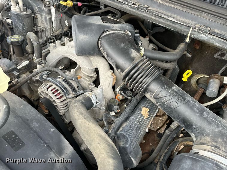 image for item EH7167 2002 Ford F450  box truck