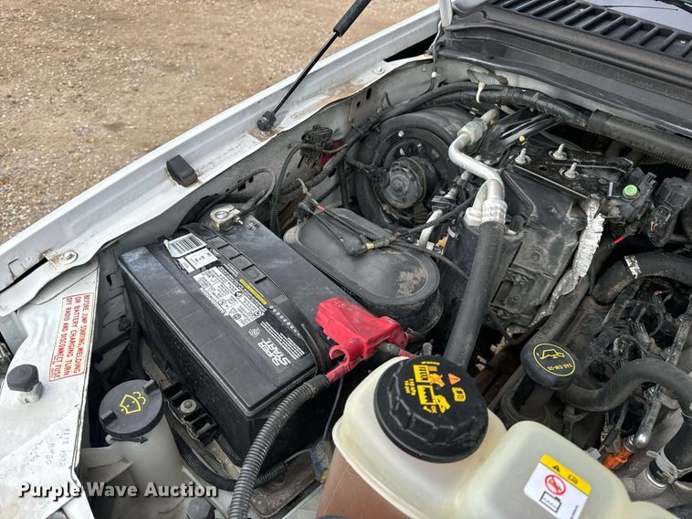 image for item EH7167 2002 Ford F450  box truck