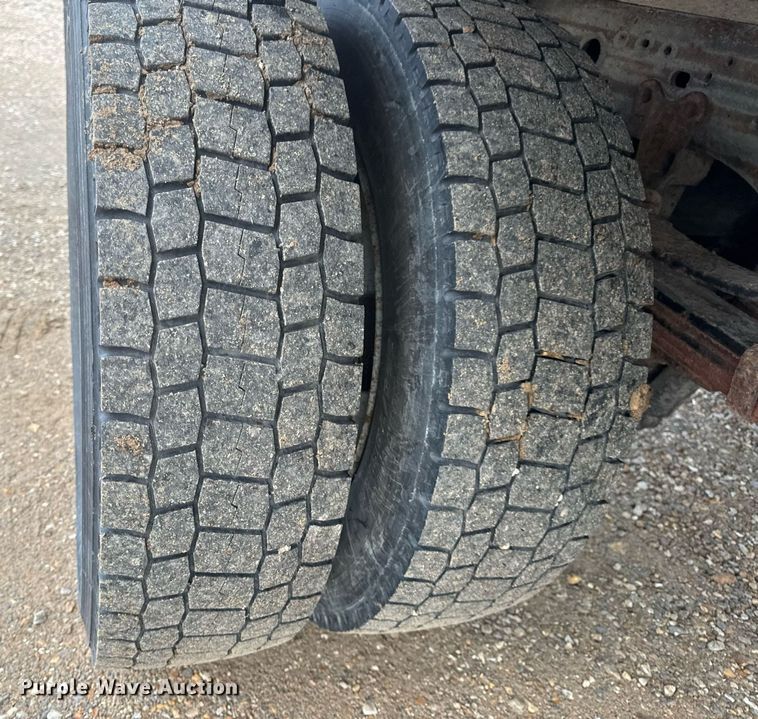 image for item EH7167 2002 Ford F450  box truck