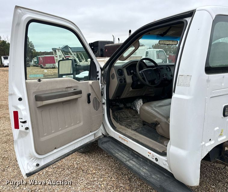 image for item EH7169 2008 Ford F550 XL truck cab and chassis