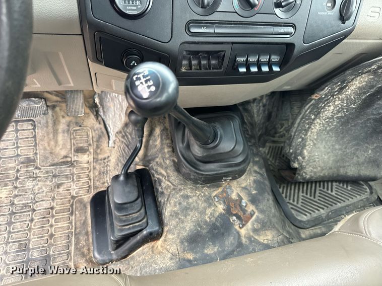 image for item EH7169 2008 Ford F550 XL truck cab and chassis