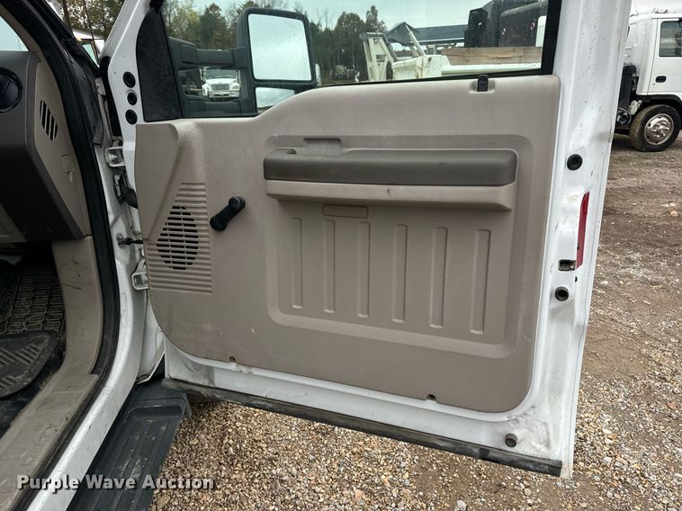 image for item EH7169 2008 Ford F550 XL truck cab and chassis