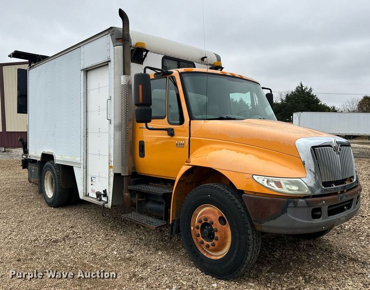 image for item EH7170 2003 International 4400  box truck