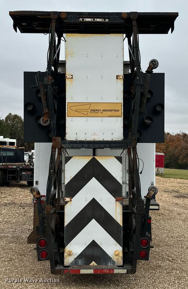 image for item EH7170 2003 International 4400  box truck