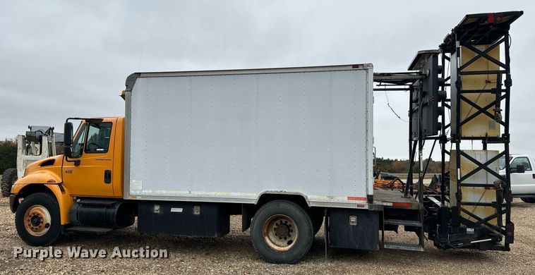 image for item EH7170 2003 International 4400  box truck