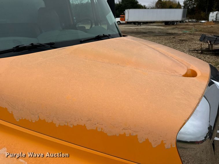 image for item EH7170 2003 International 4400  box truck