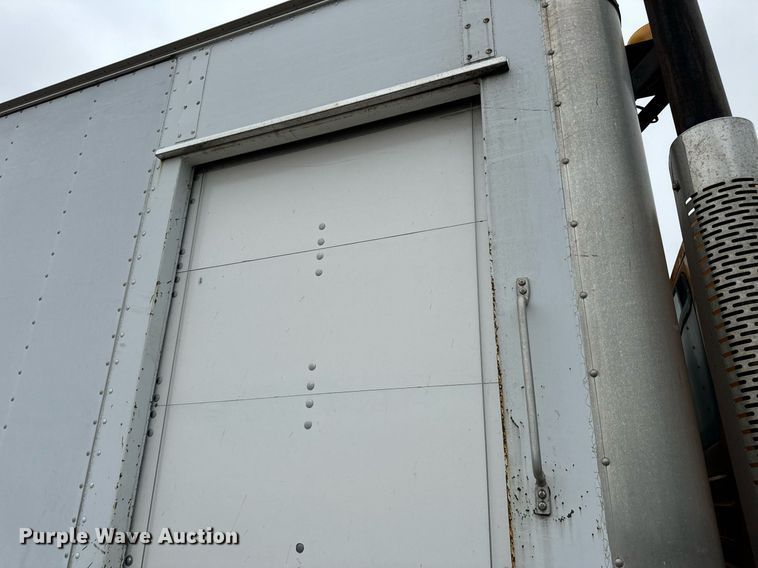 image for item EH7170 2003 International 4400  box truck