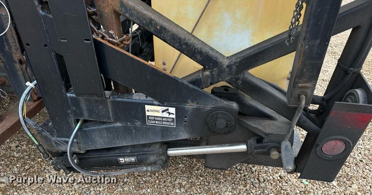 image for item EH7170 2003 International 4400  box truck