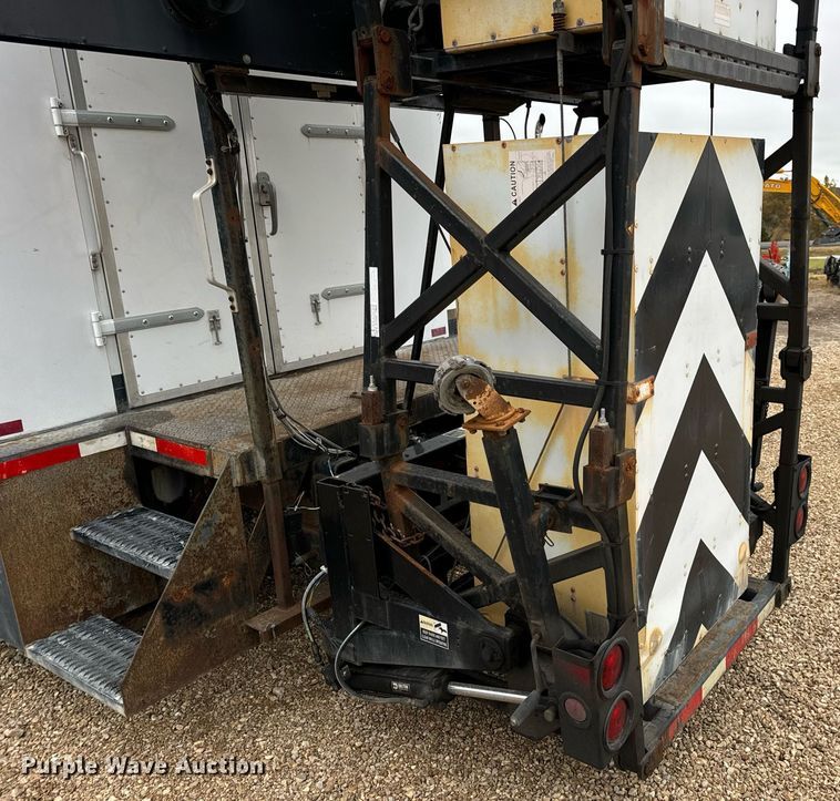 image for item EH7170 2003 International 4400  box truck