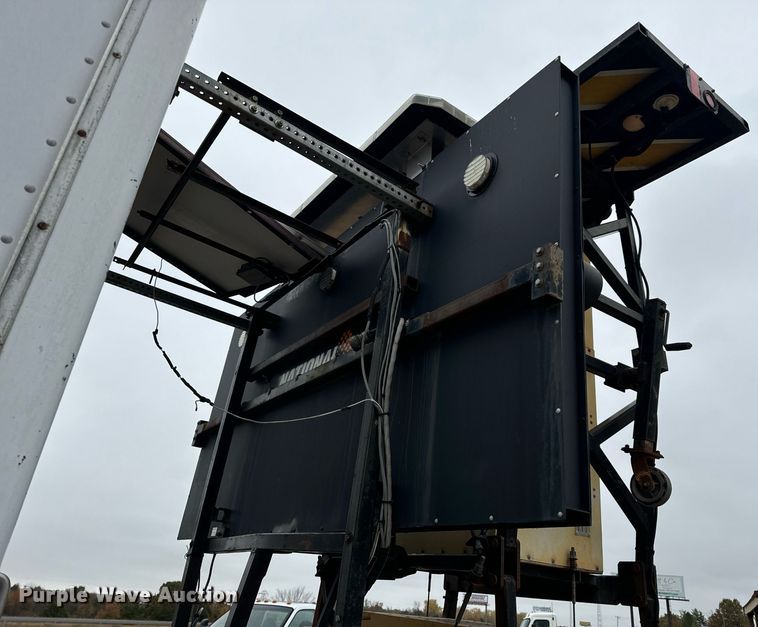 image for item EH7170 2003 International 4400  box truck