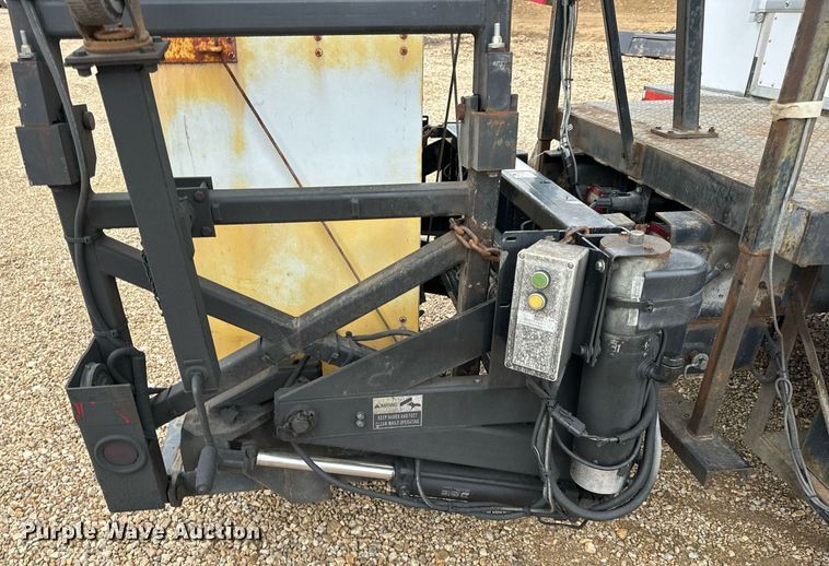 image for item EH7170 2003 International 4400  box truck