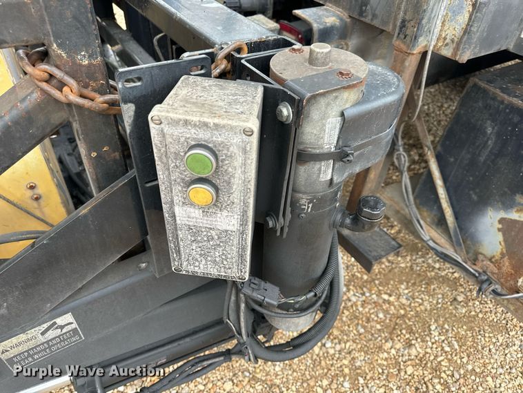 image for item EH7170 2003 International 4400  box truck