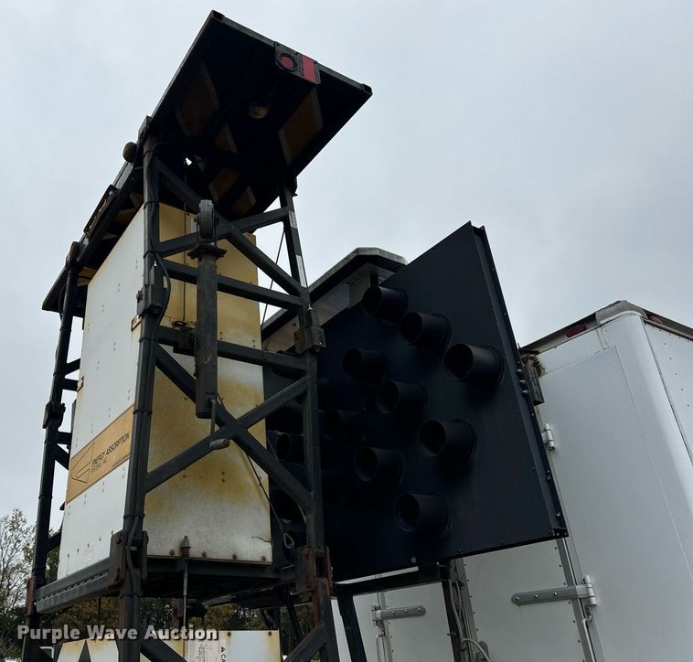 image for item EH7170 2003 International 4400  box truck