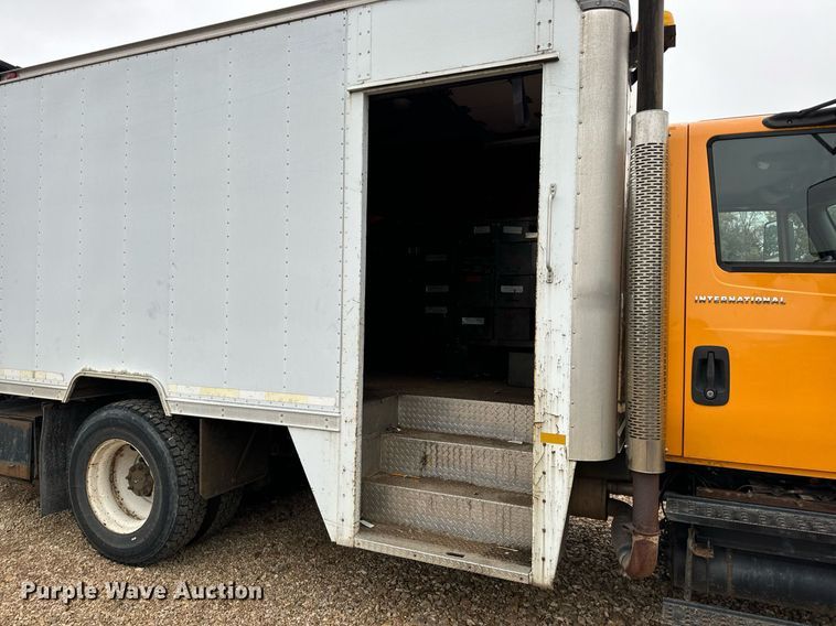 image for item EH7170 2003 International 4400  box truck