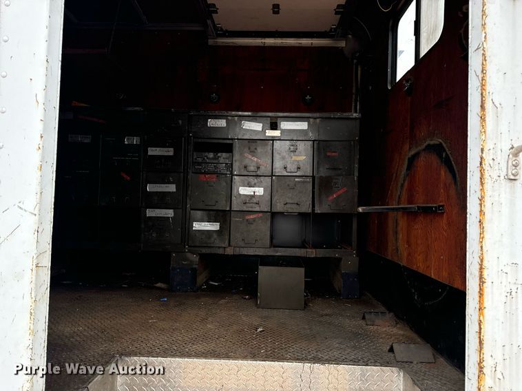 image for item EH7170 2003 International 4400  box truck