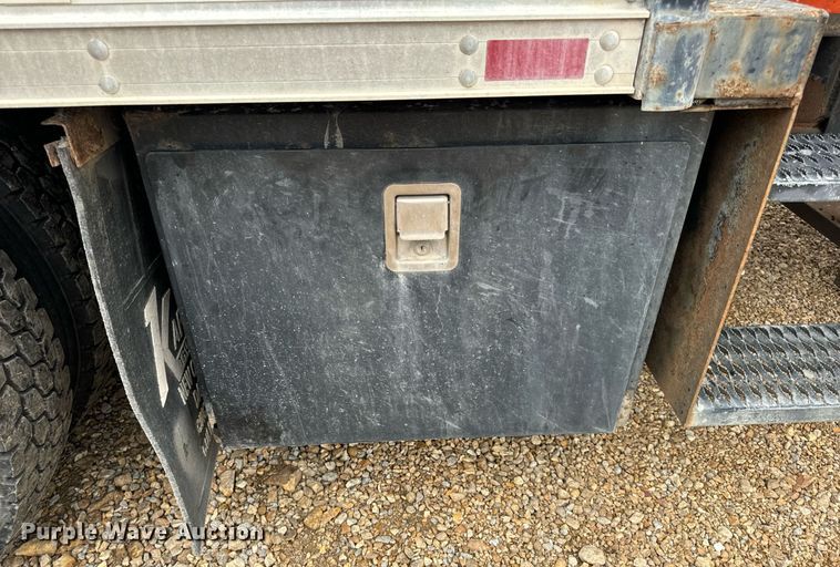 image for item EH7170 2003 International 4400  box truck