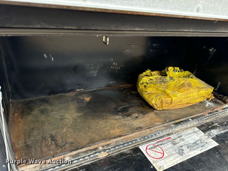 image for item EH7170 2003 International 4400  box truck