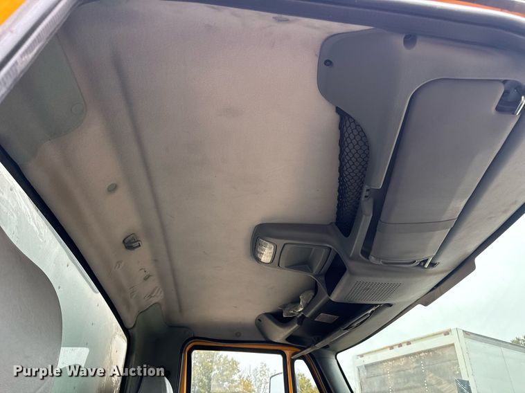 image for item EH7170 2003 International 4400  box truck