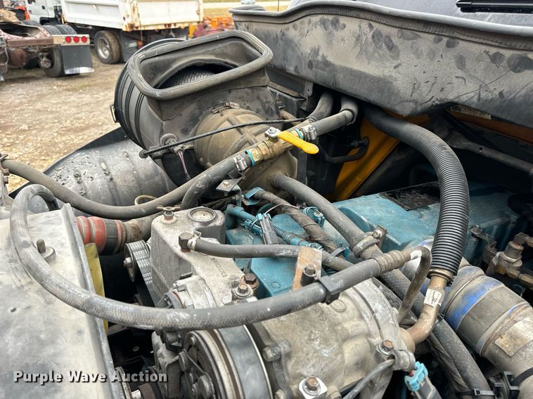 image for item EH7170 2003 International 4400  box truck