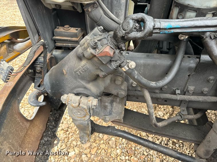 image for item EH7170 2003 International 4400  box truck