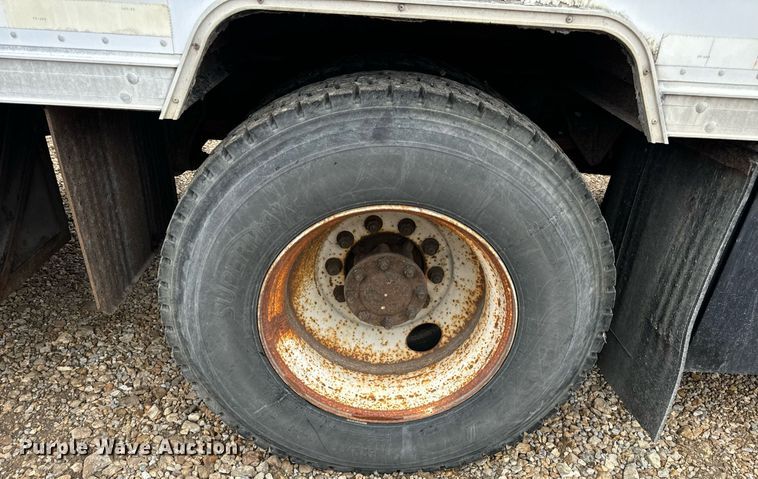 image for item EH7170 2003 International 4400  box truck