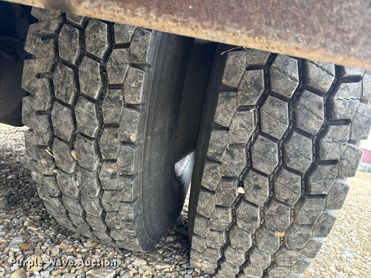 image for item EH7170 2003 International 4400  box truck