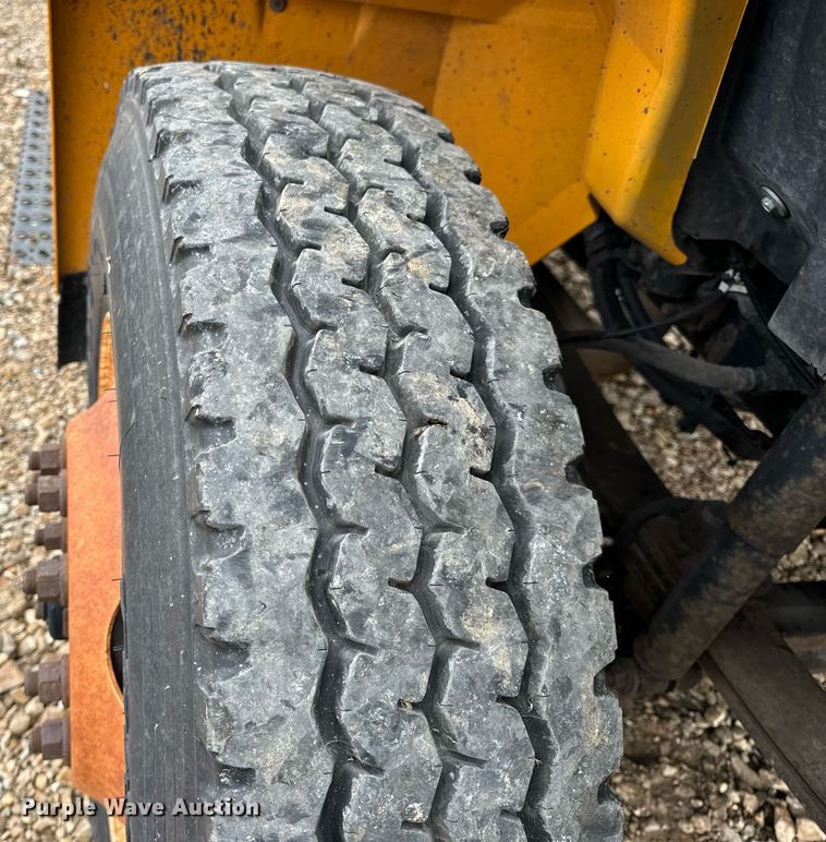 image for item EH7170 2003 International 4400  box truck