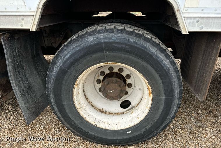 image for item EH7170 2003 International 4400  box truck