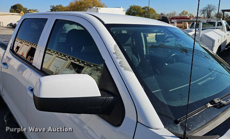 image for item EI8451 2015 Chevrolet  Silverado 1500 Crew Cab pickup truck