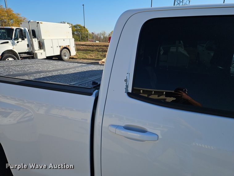 image for item EI8451 2015 Chevrolet  Silverado 1500 Crew Cab pickup truck