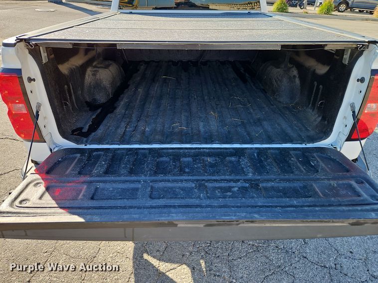 image for item EI8451 2015 Chevrolet  Silverado 1500 Crew Cab pickup truck