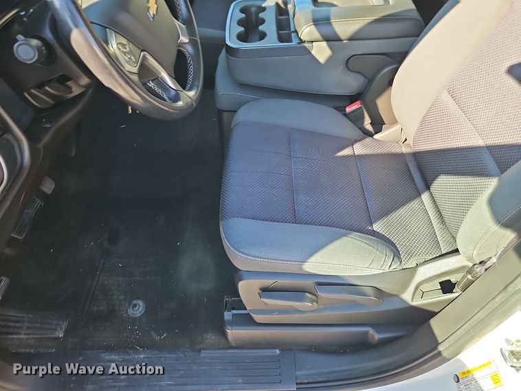 image for item EI8451 2015 Chevrolet  Silverado 1500 Crew Cab pickup truck