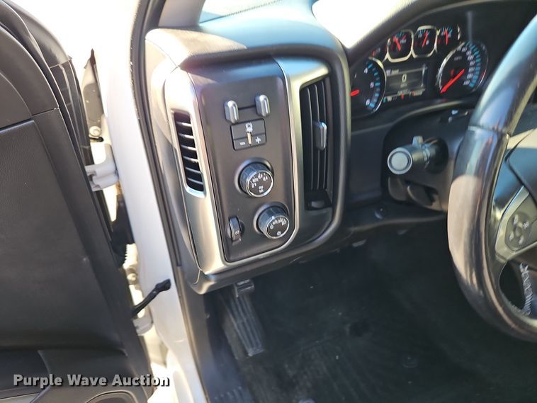 image for item EI8451 2015 Chevrolet  Silverado 1500 Crew Cab pickup truck