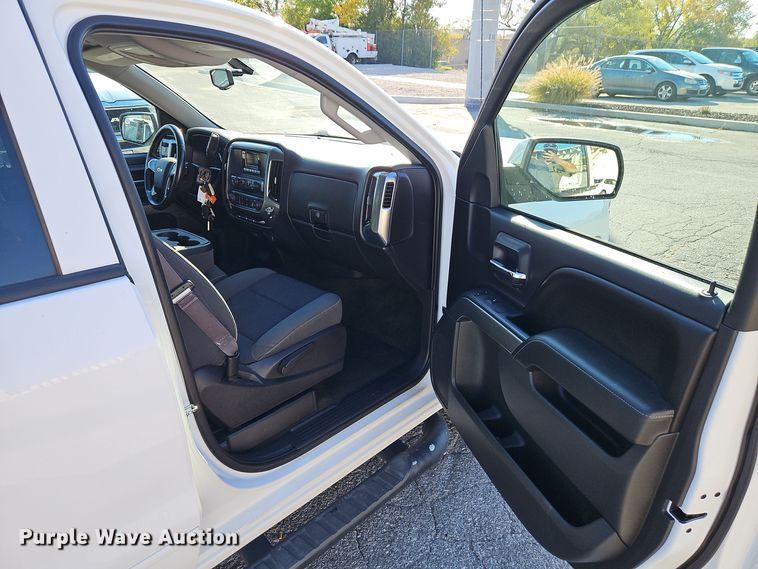 image for item EI8451 2015 Chevrolet  Silverado 1500 Crew Cab pickup truck