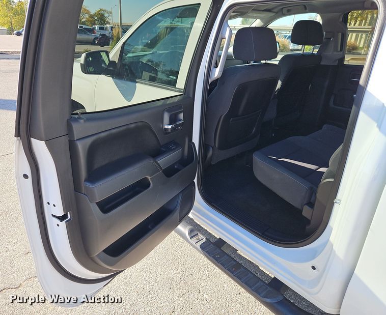 image for item EI8451 2015 Chevrolet  Silverado 1500 Crew Cab pickup truck