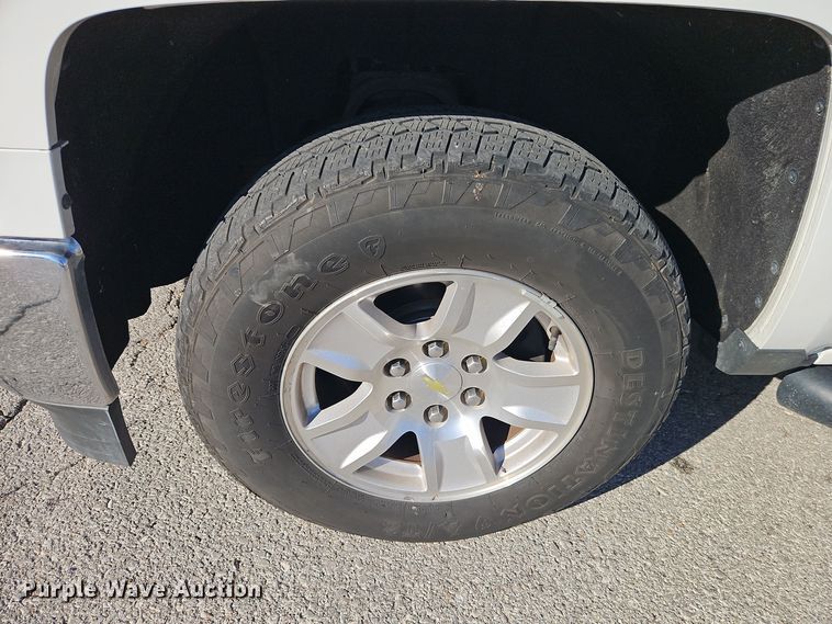 image for item EI8451 2015 Chevrolet  Silverado 1500 Crew Cab pickup truck