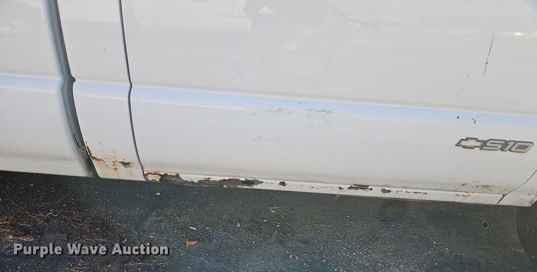 image for item EI8455 2001 Chevrolet  S10 pickup truck