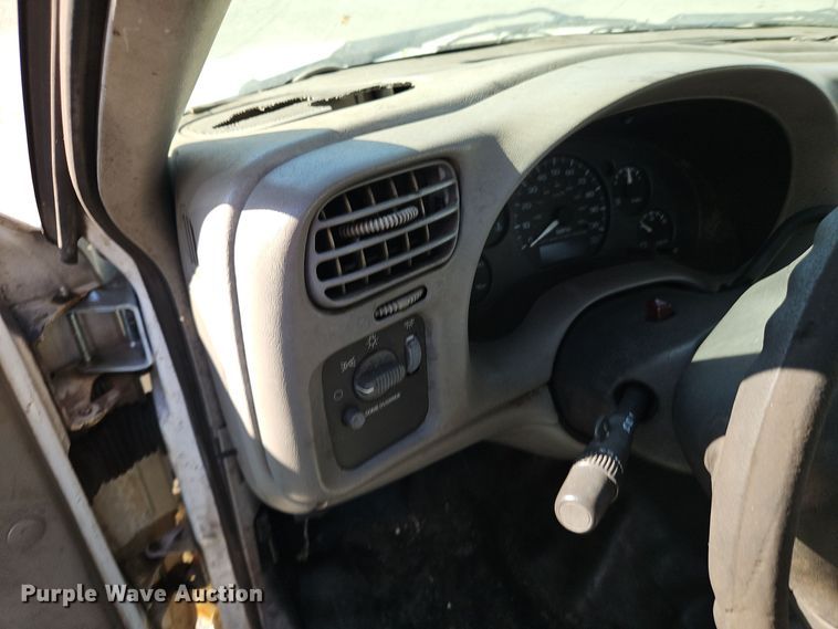 image for item EI8455 2001 Chevrolet  S10 pickup truck