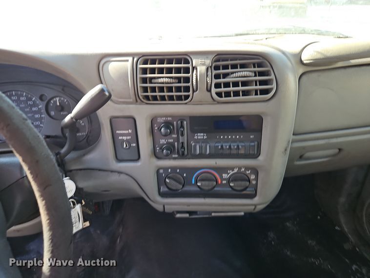 image for item EI8455 2001 Chevrolet  S10 pickup truck