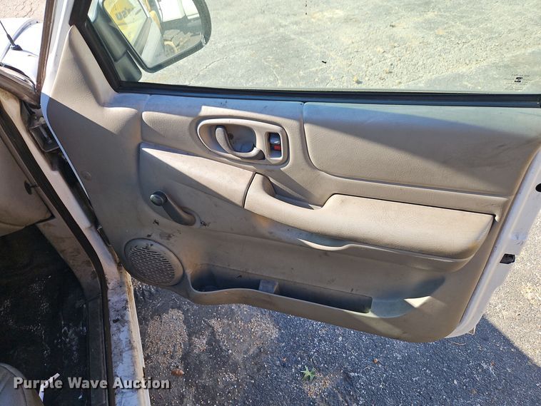 image for item EI8455 2001 Chevrolet  S10 pickup truck