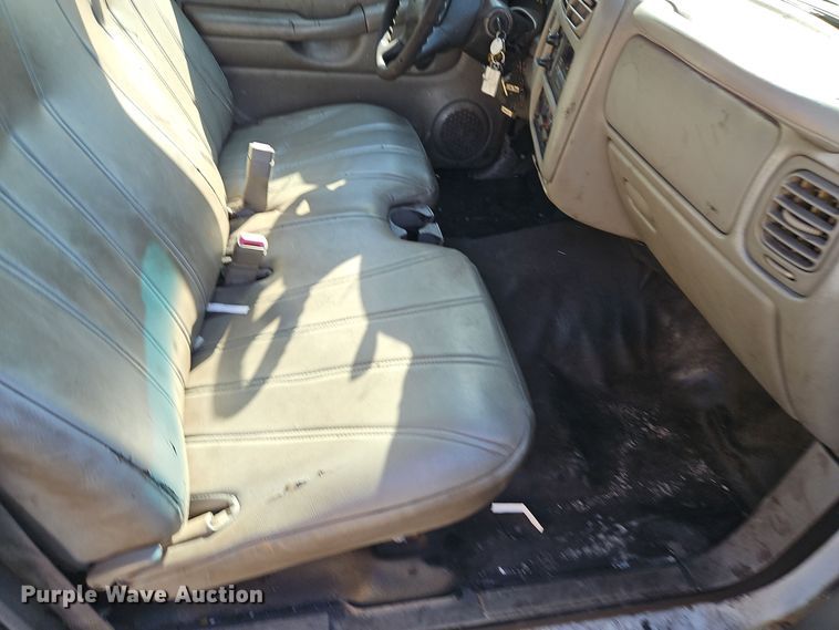 image for item EI8455 2001 Chevrolet  S10 pickup truck