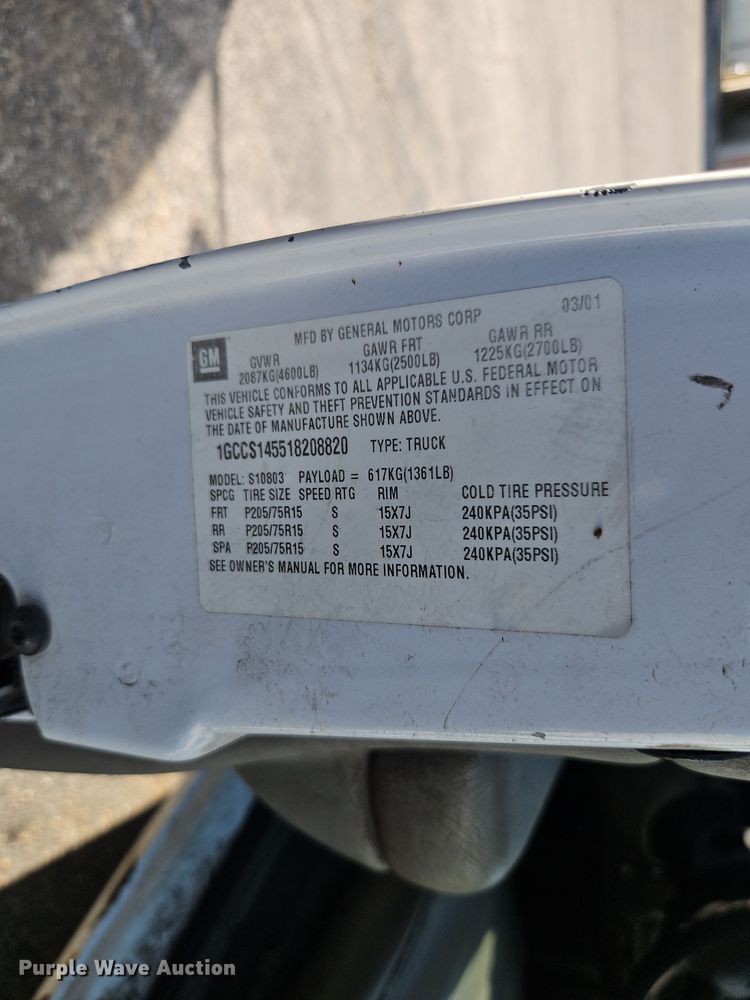 image for item EI8455 2001 Chevrolet  S10 pickup truck