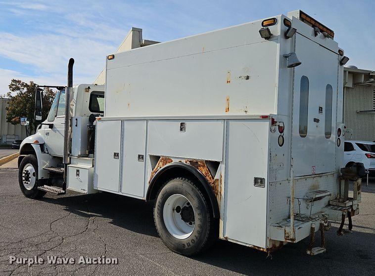 image for item EI8459 2005 International  4400 utility / service truck