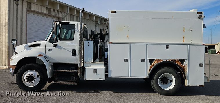 image for item EI8459 2005 International  4400 utility / service truck