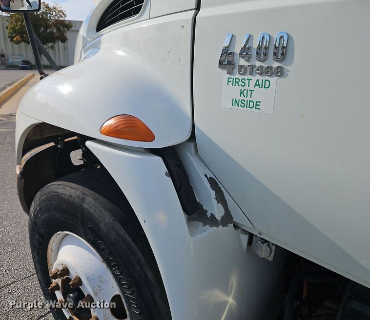 image for item EI8459 2005 International  4400 utility / service truck