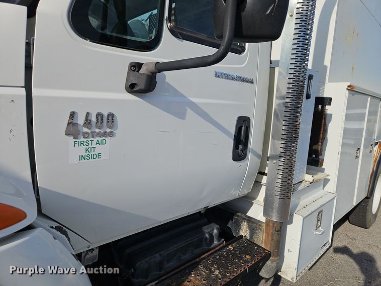 image for item EI8459 2005 International  4400 utility / service truck