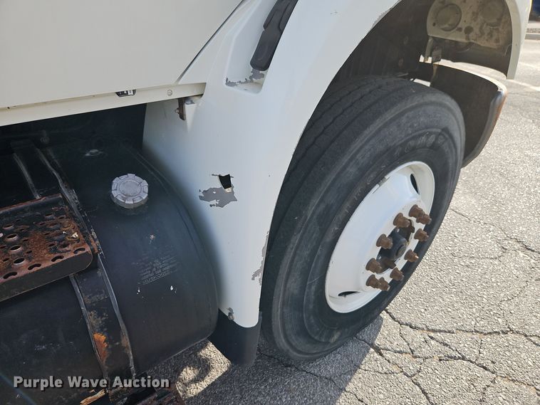 image for item EI8459 2005 International  4400 utility / service truck