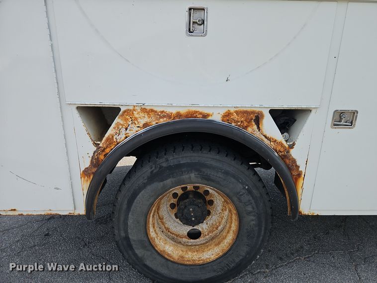 image for item EI8459 2005 International  4400 utility / service truck