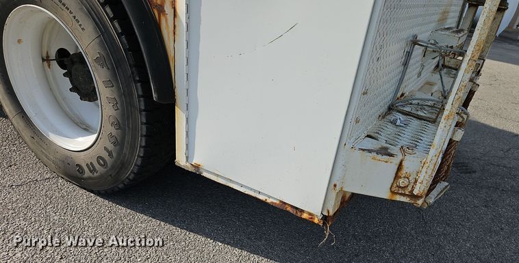 image for item EI8459 2005 International  4400 utility / service truck